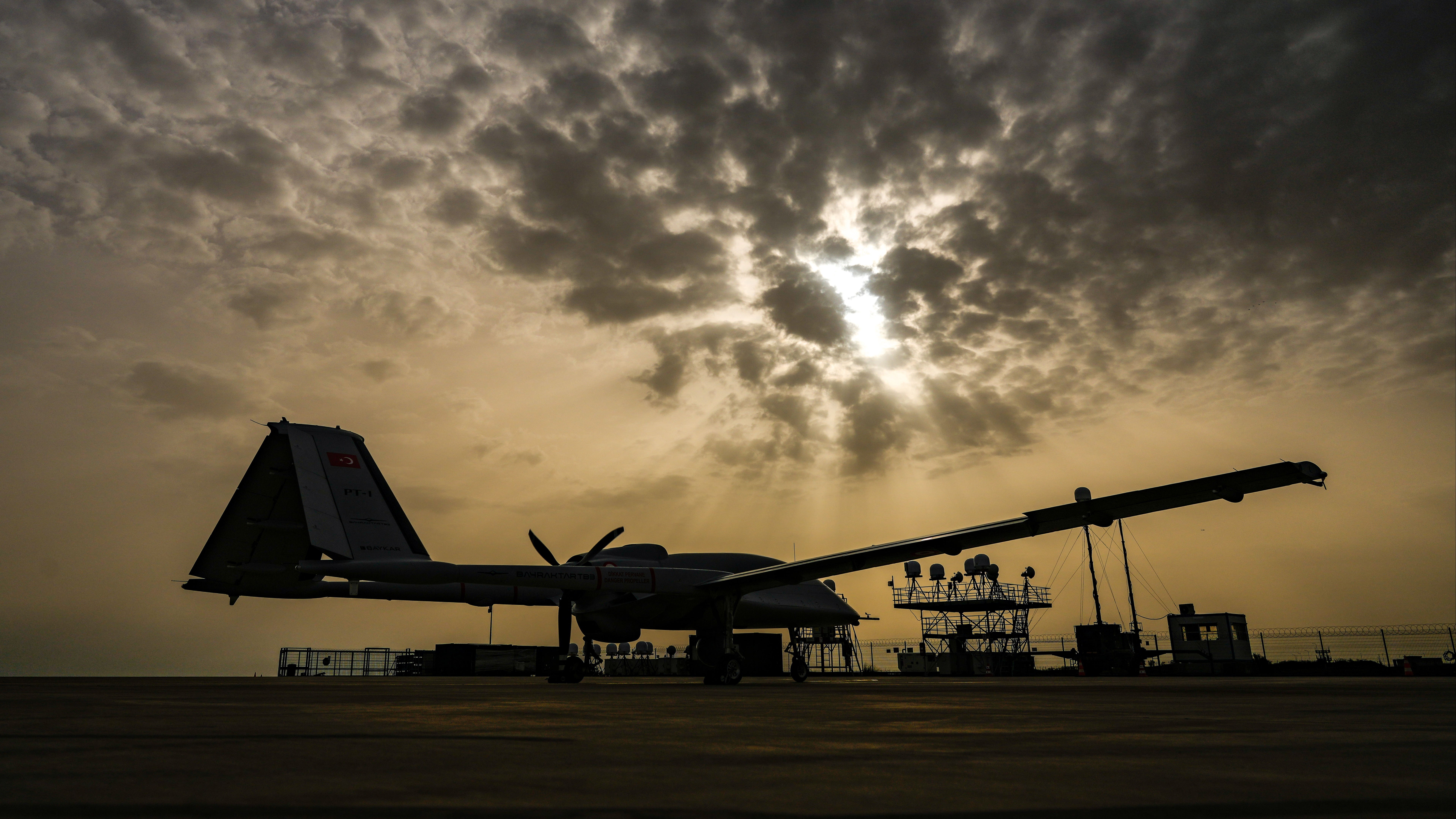 Bayraktar TB3 SİHA, 27 saat kesintisiz uçtu