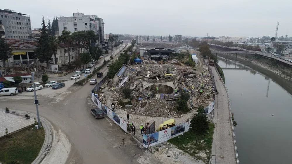 Hatay'da tarihi meclis binası yeniden inşa ediliyor
