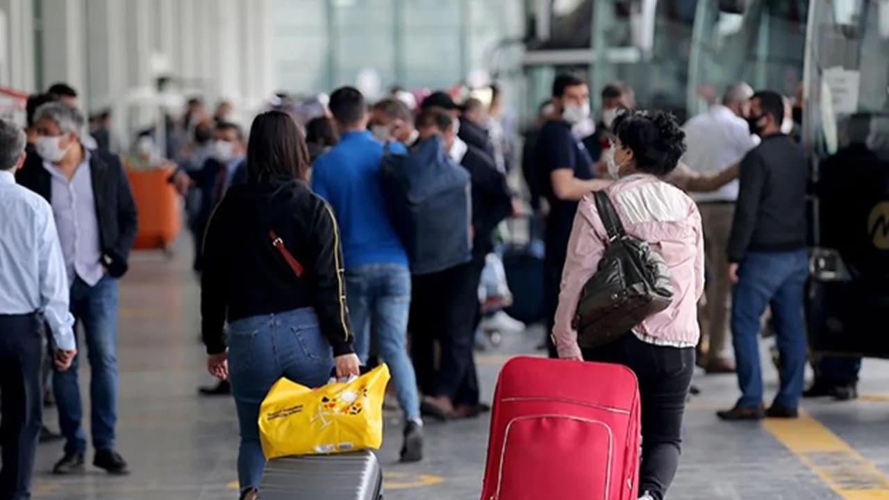 Türkiye'de geçen yıl yaklaşık 3,5 milyon kişi iller arasında göç etti