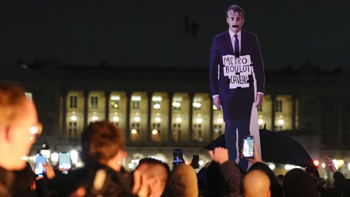 Macron'un ziyaret edeceği lisenin çevresinde protesto yasağı