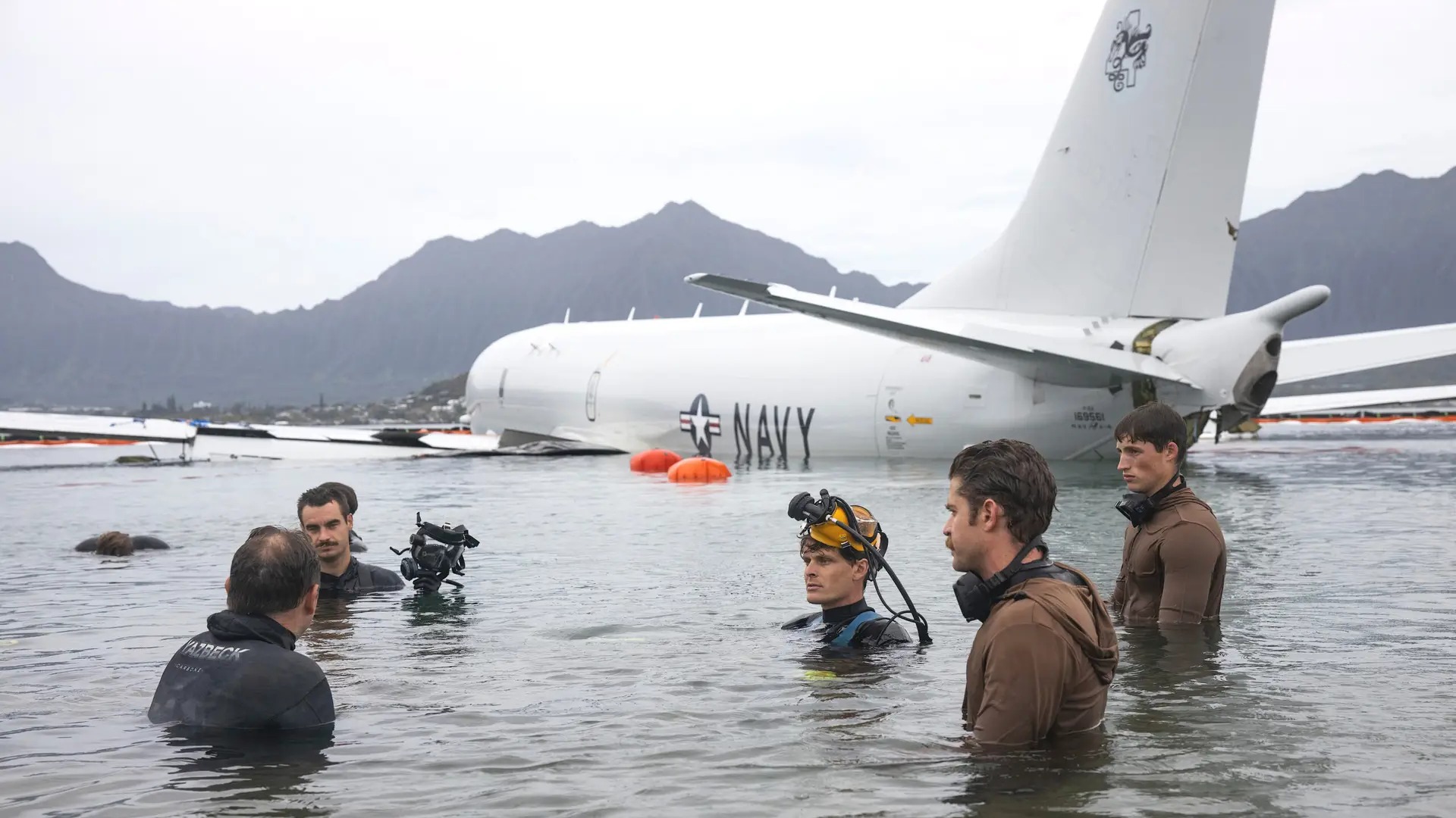ABD Donanması P-8A Poseidon uçağını Hawaii'de sudan nasıl çıkardı?