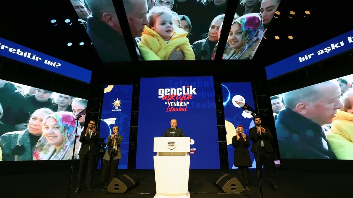 Erdoğan, Gençlik Aşkıyla Yeniden İstanbul'da konuştu