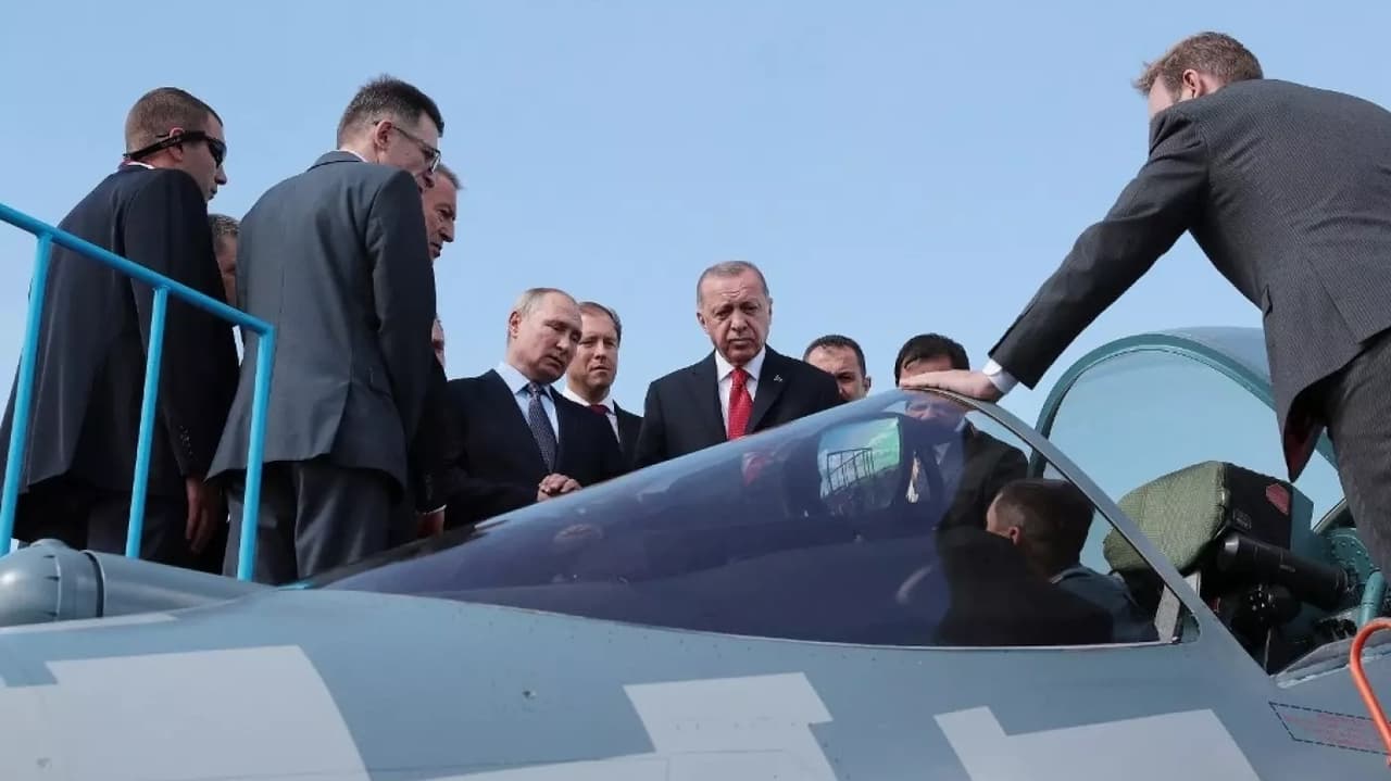 Putin, Rus savaş uçaklarının kendisine Türkiye'ye kadar eşlik etmesini istedi