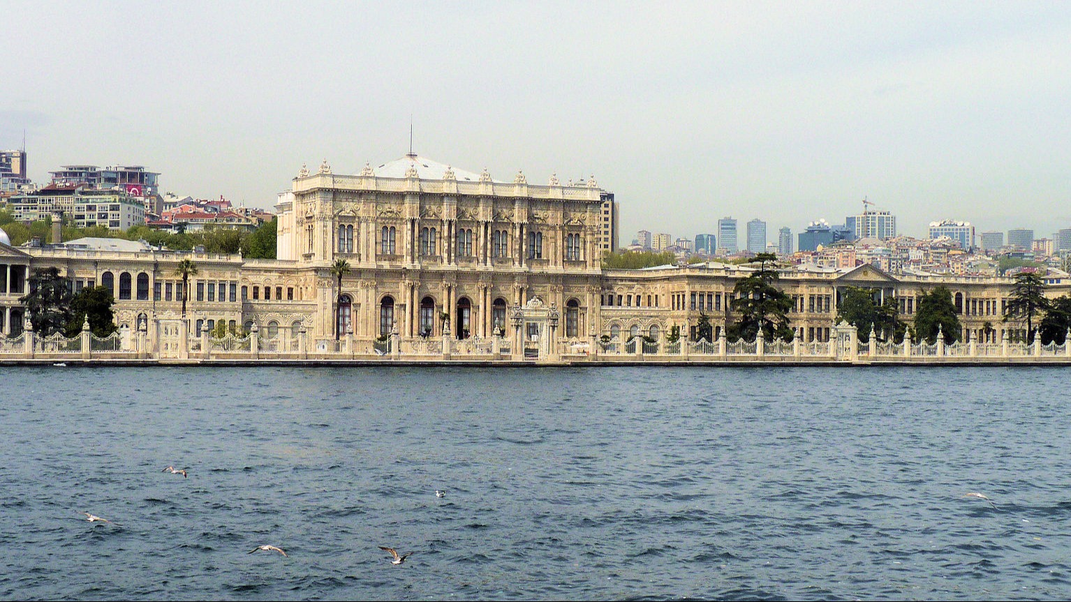 Dolmabahçe Sarayı