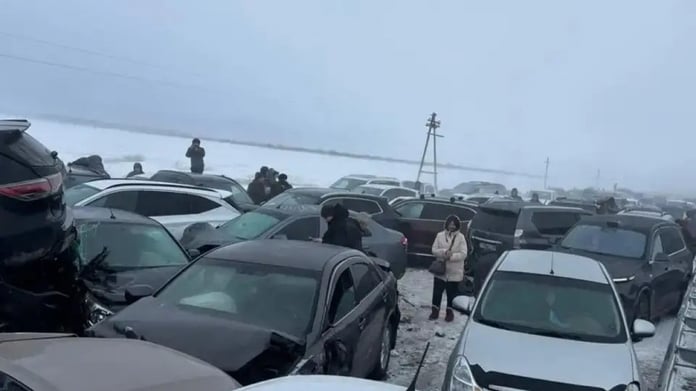 Kazakistan’da zincirleme trafik kazası: 95 araç birbirine girdi