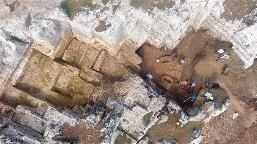 Diyarbakır'daki eski taş ocağında 54 çocuk mezarı bulundu