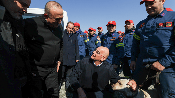 Deprem diplomasisi Türk-Yunan ilişkilerini onarmaya yeter mi?
