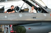 Ukrayna daha fazla F-16 pilotu eğitmek istiyor