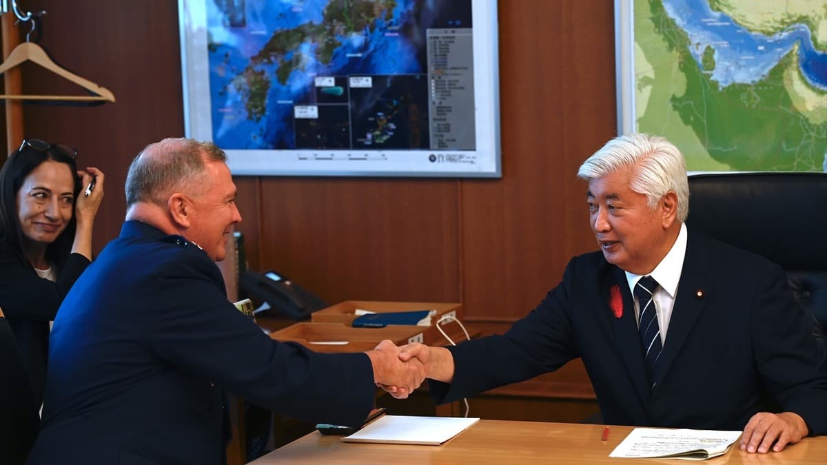 Japonya'nın yeni Savunma Bakanı Gen Nakatani, ABD'li Korgeneral Ricky N. Rupp ile görüştü