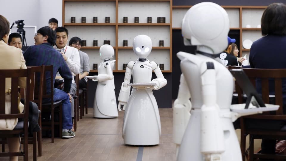 Garson robotlar hizmette!