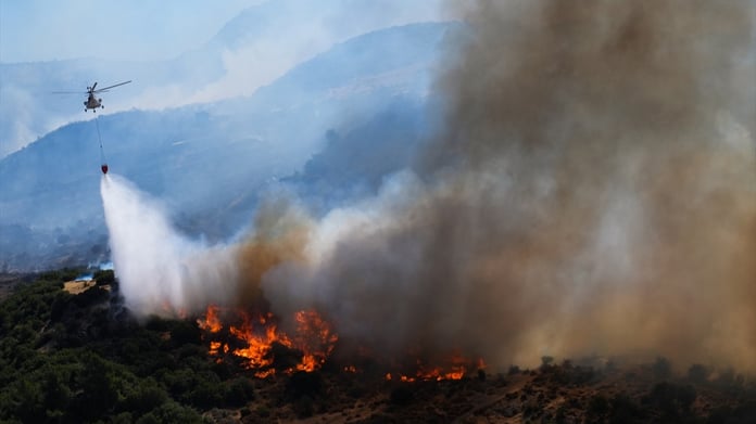 Alevler şehre yaklaşıyor! 17 Ağustos İzmir yanıyor mu? İzmir'deki yangın söndü mü? İzmir yangın son dakika!