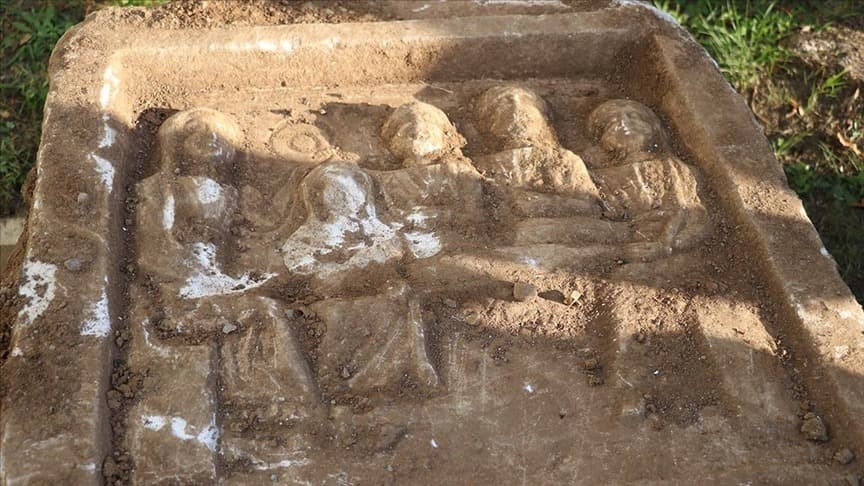 Yalova'da hafriyat çalışmasında Roma döneminden kalma 1800 yıllık mermer stel bulundu