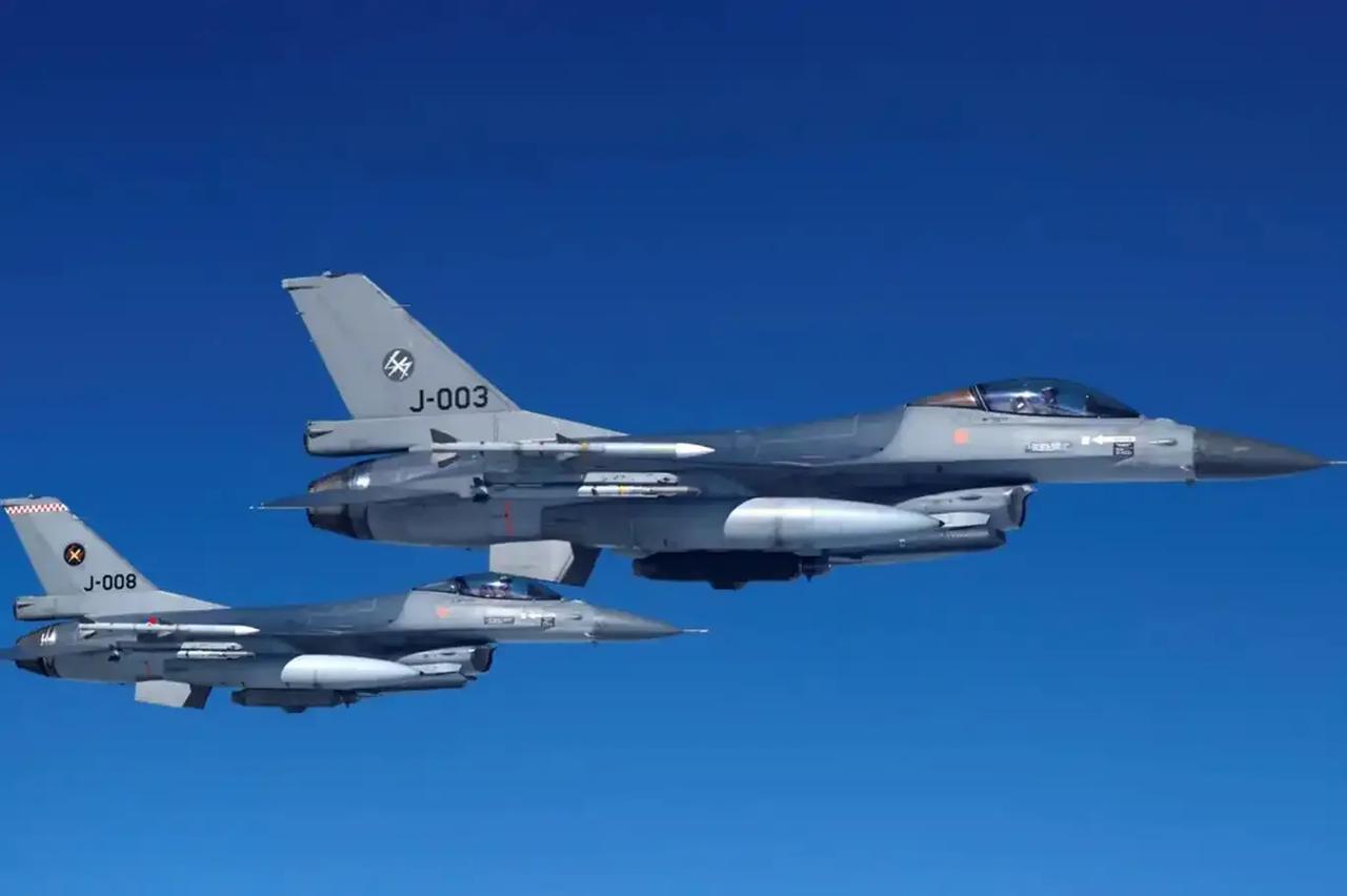 Danimarka, Ukrayna'ya göndereceği F-16 savaş uçaklarının teslimatının ertelendiğini açıkladı