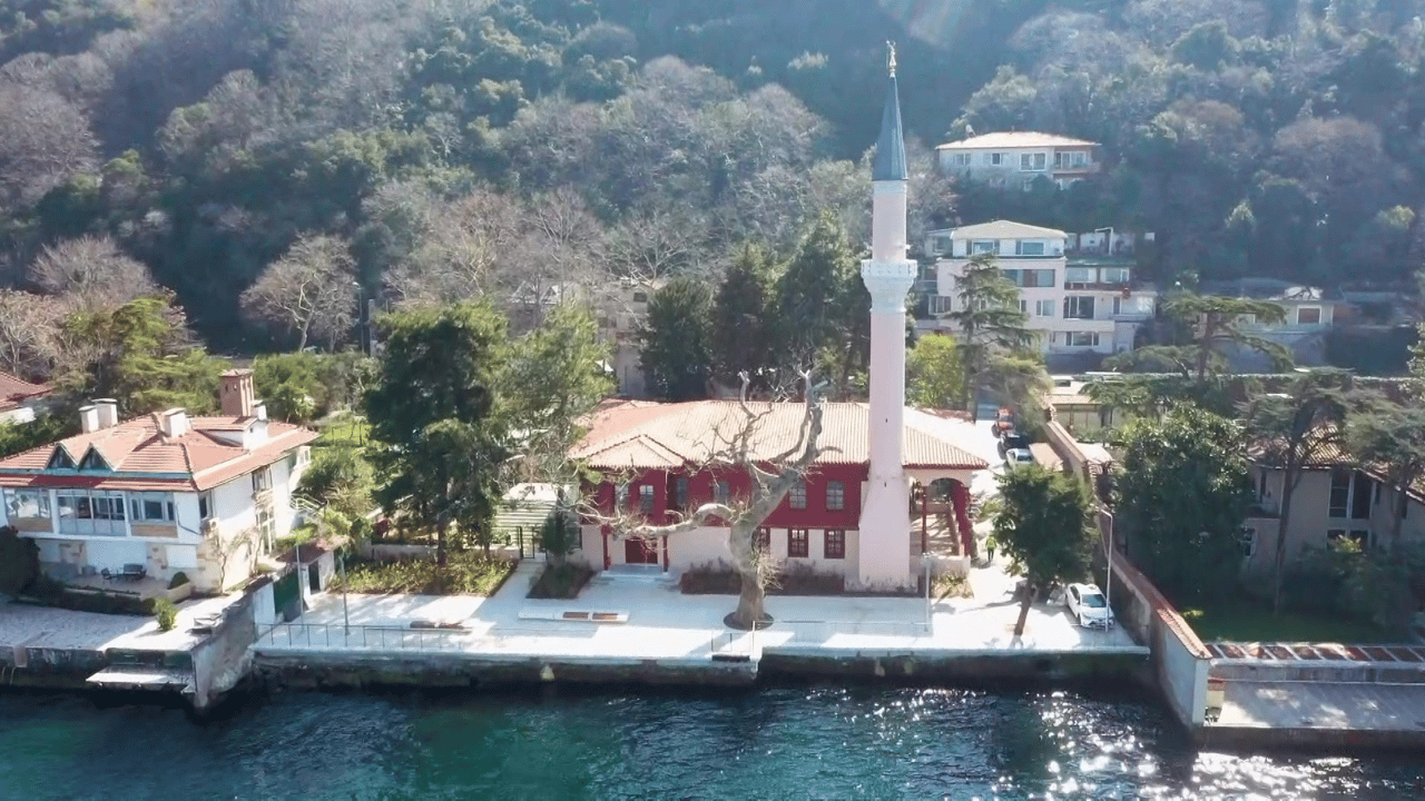 Havadan görüntülenen yeniden açılacak Vaniköy Camii