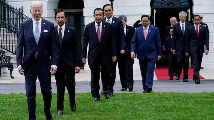 East Asia Forum: ABD'nin azalan küresel rolü Asya için fırsata dönüşebilir mi?