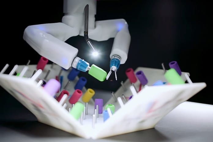 Minyatür robot MIRA uzayda ameliyat denemesi yapacak