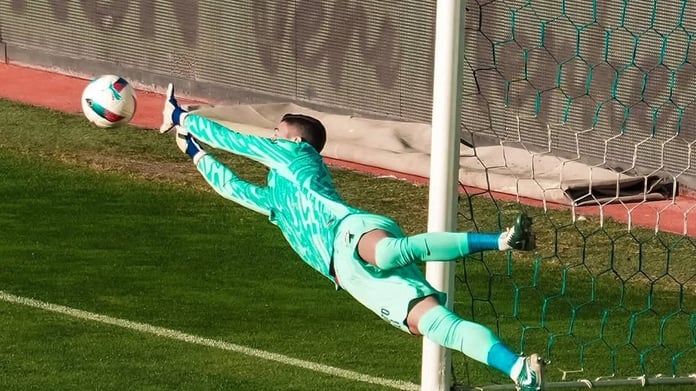 Galatasaray maçında kalesinde devleşti! Berke Özer kimdir, kaç yaşında, hangi takımlı? İşte Berke Özer kariyeri, özel hayatı ve geleceği hakkında detaylar…