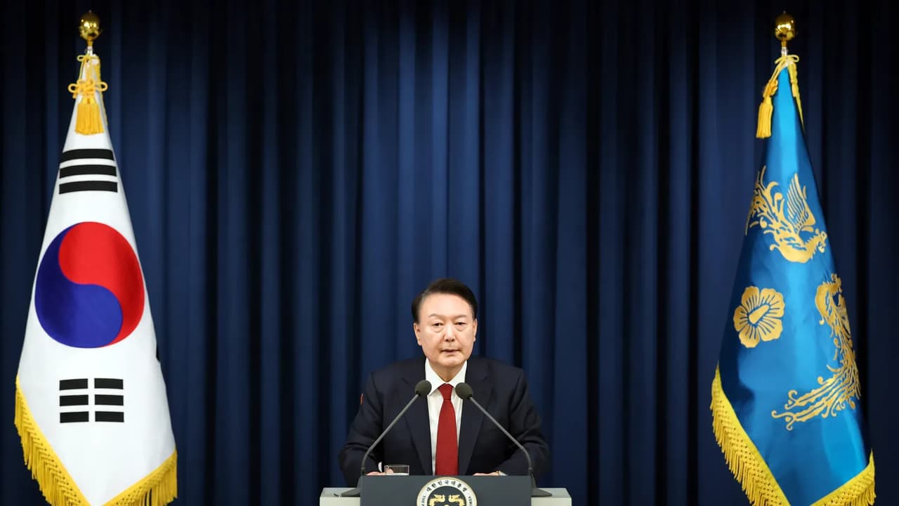 Güney Kore'de sıkıyönetim soruşturması kapsamında Yoon Suk Yeol mahkemeye sevk edildi