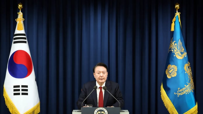 Güney Kore'de sıkıyönetim soruşturması kapsamında Yoon Suk Yeol mahkemeye sevk edildi