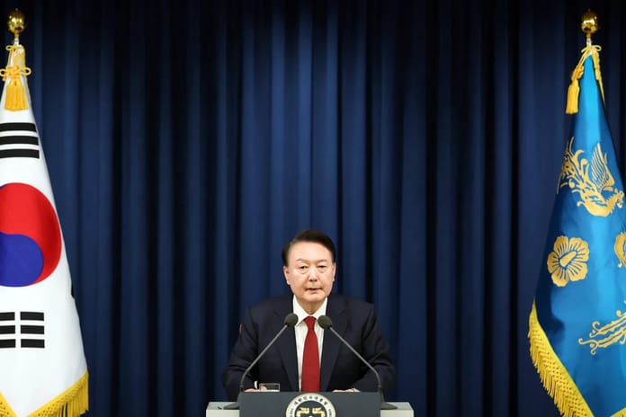 Güney Kore'de sıkıyönetim soruşturması kapsamında Yoon Suk Yeol mahkemeye sevk edildi