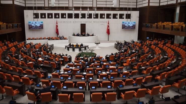 Meclis “en uzun gecede” bürokratlara yer arıyor