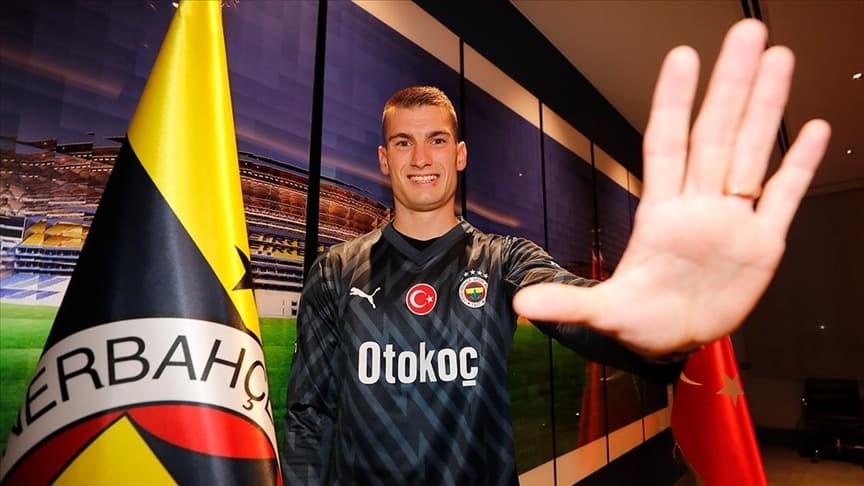 Fenerbahçe'de Livakovic'in sağ arka adalesinde yırtık ve kanama tespit edildi
