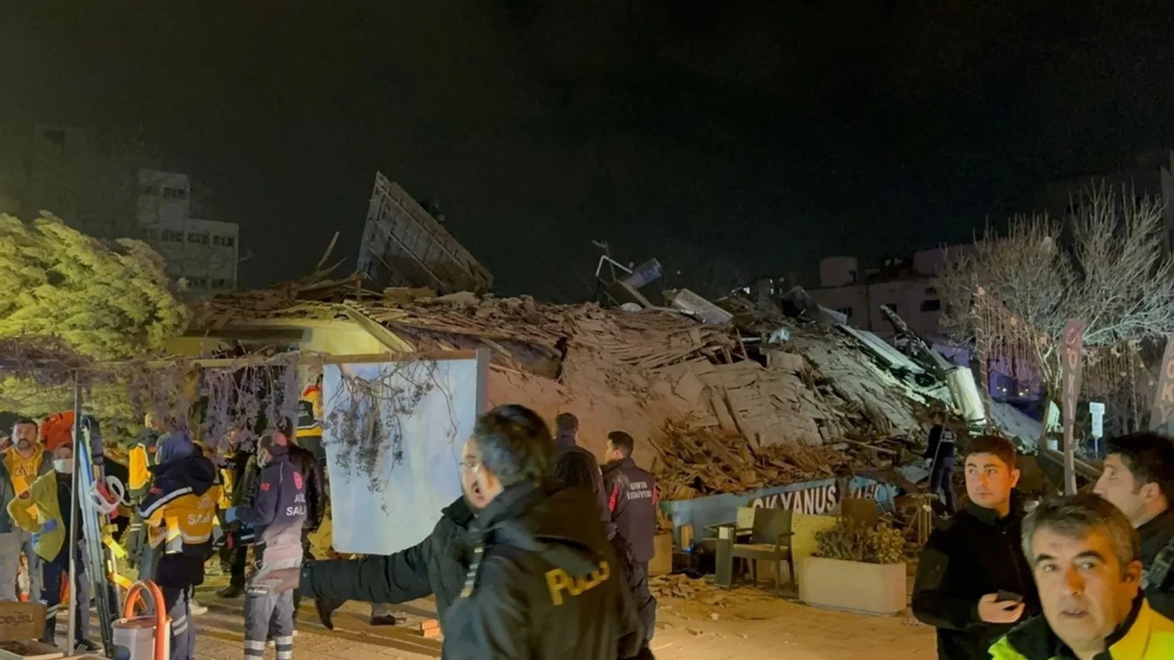Konya'da çöken bina. Fotoğraf: AA