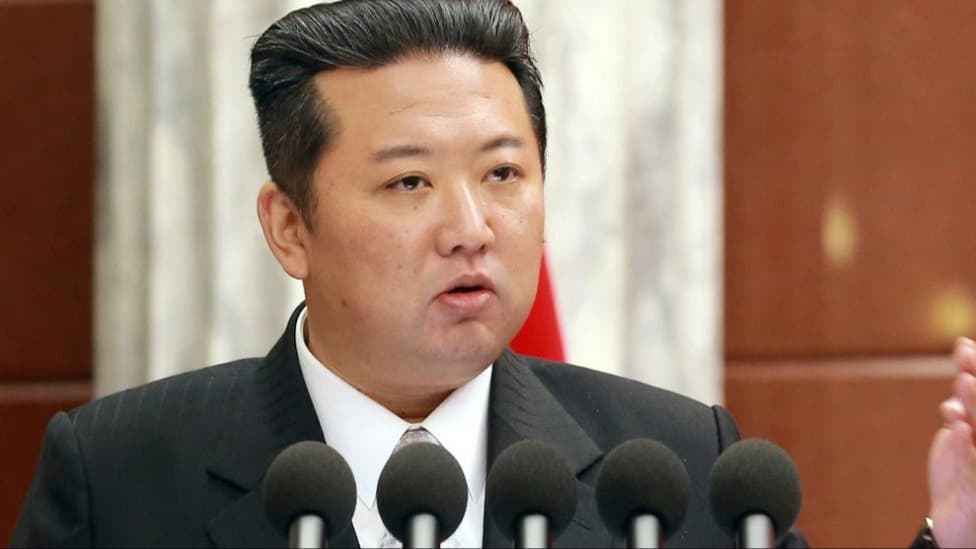 Kim, başbakanı sel felaketlerinde sorumsuzlukla suçladı