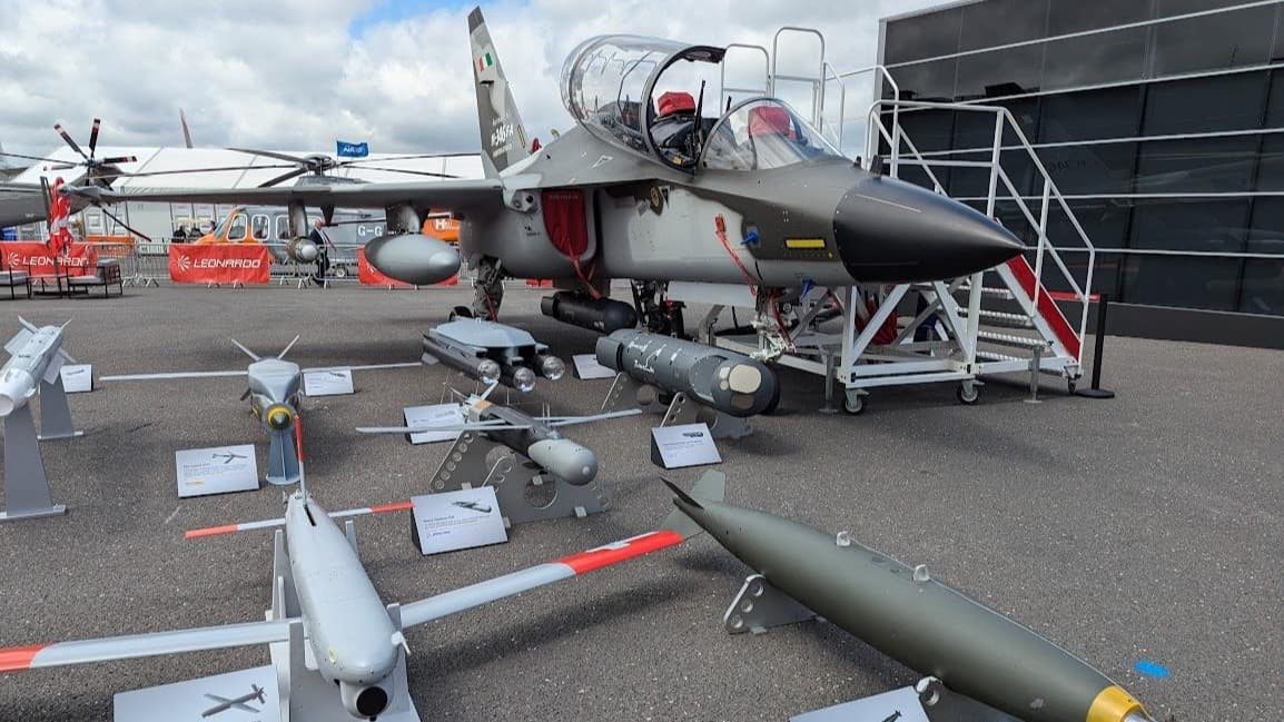 İtalyan Leonardo, M-346 Blok 20 eğitim uçağını tanıttı
