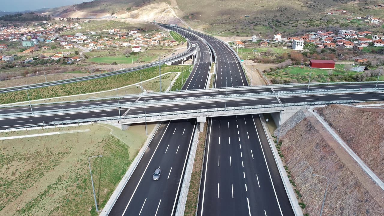 Otoyol ve köprü geçiş ücretlerine zam 2024’e ertelendi
