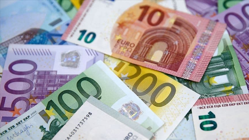Euro 25 yaşında
