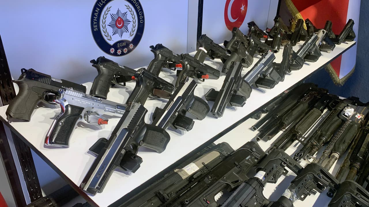 Adana’da ruhsatsız silah bulunduranlar tutuklandı; cinayet oranı yüzde 70,2 düştü