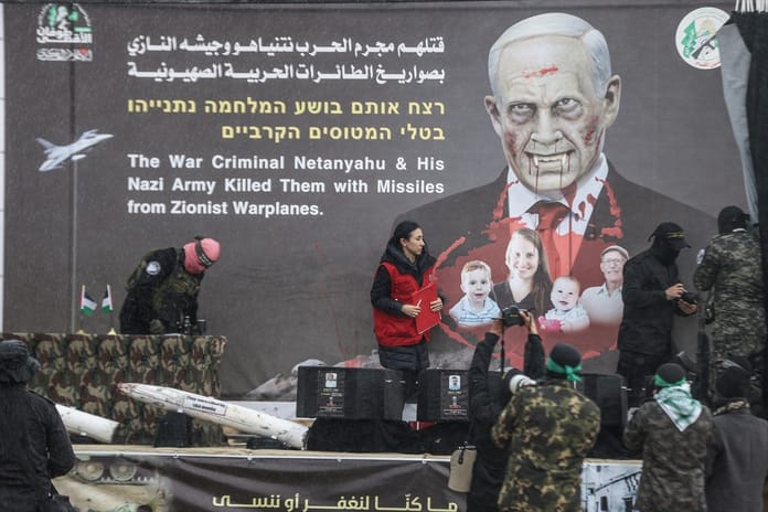 Kassam Tugayları 4 İsrailli esirin cenazelerini teslim etti