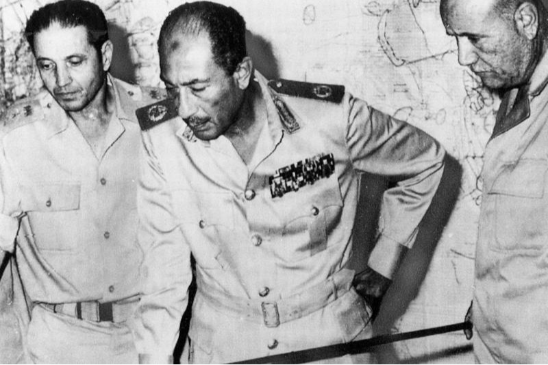 Enver Sedat savaş planı üzerinde çalışıyor, 1972 / Fotoğraf: Inpendent Arabia