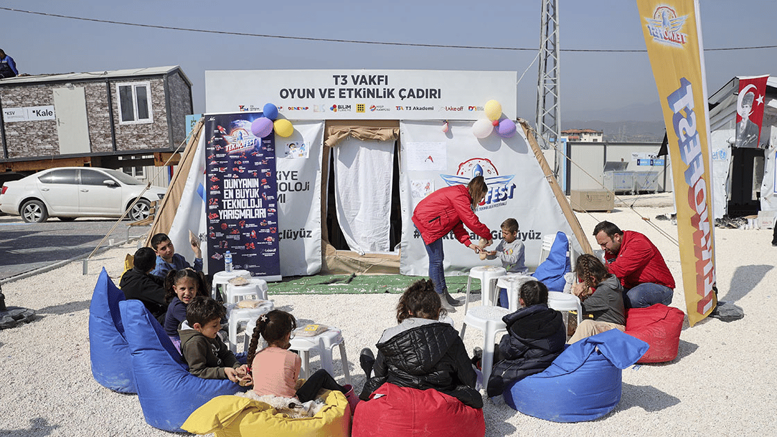 T3 Vakfı: Hatay Çadır Kentlerinde Çocuklara Mutluluk