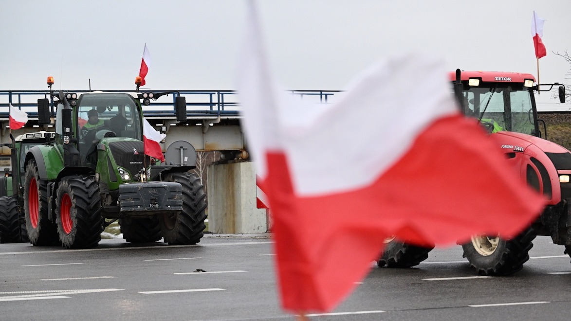 Polonya'da, Ukrayna’dan ithal edilen ucuz tahıla ve yakıt fiyatlarındaki tırmanışa karşı protesto gerçekleşti.