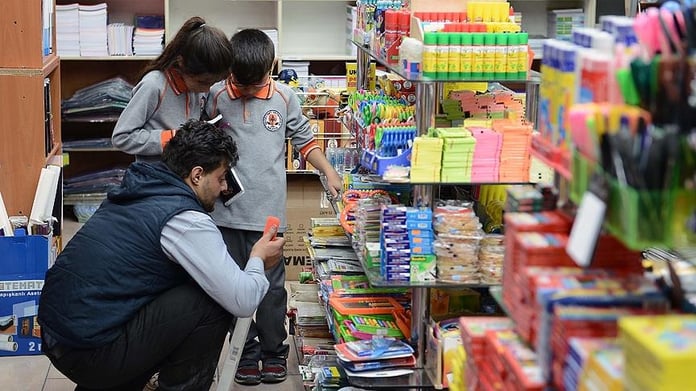 Öğrenciler kırtasiyelerin yolunu tutuyor! Coğrafya, kimya, biyoloji defteri kareli mi çizgili mi?