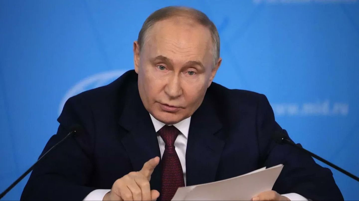 Rusya Devlet Başkanı Putin dört savunma bakan yardımcısını görevden aldı