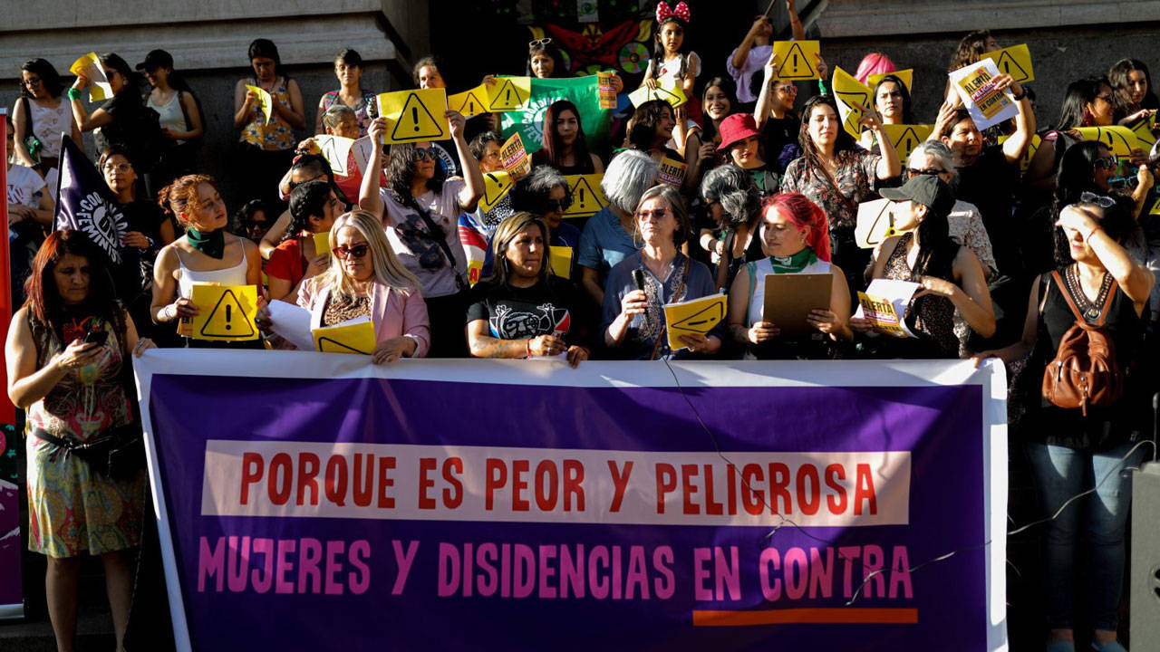 Yeni anayasa karşıtı Şilililer başkent Santiago'da protesto gösterisi düzenledi