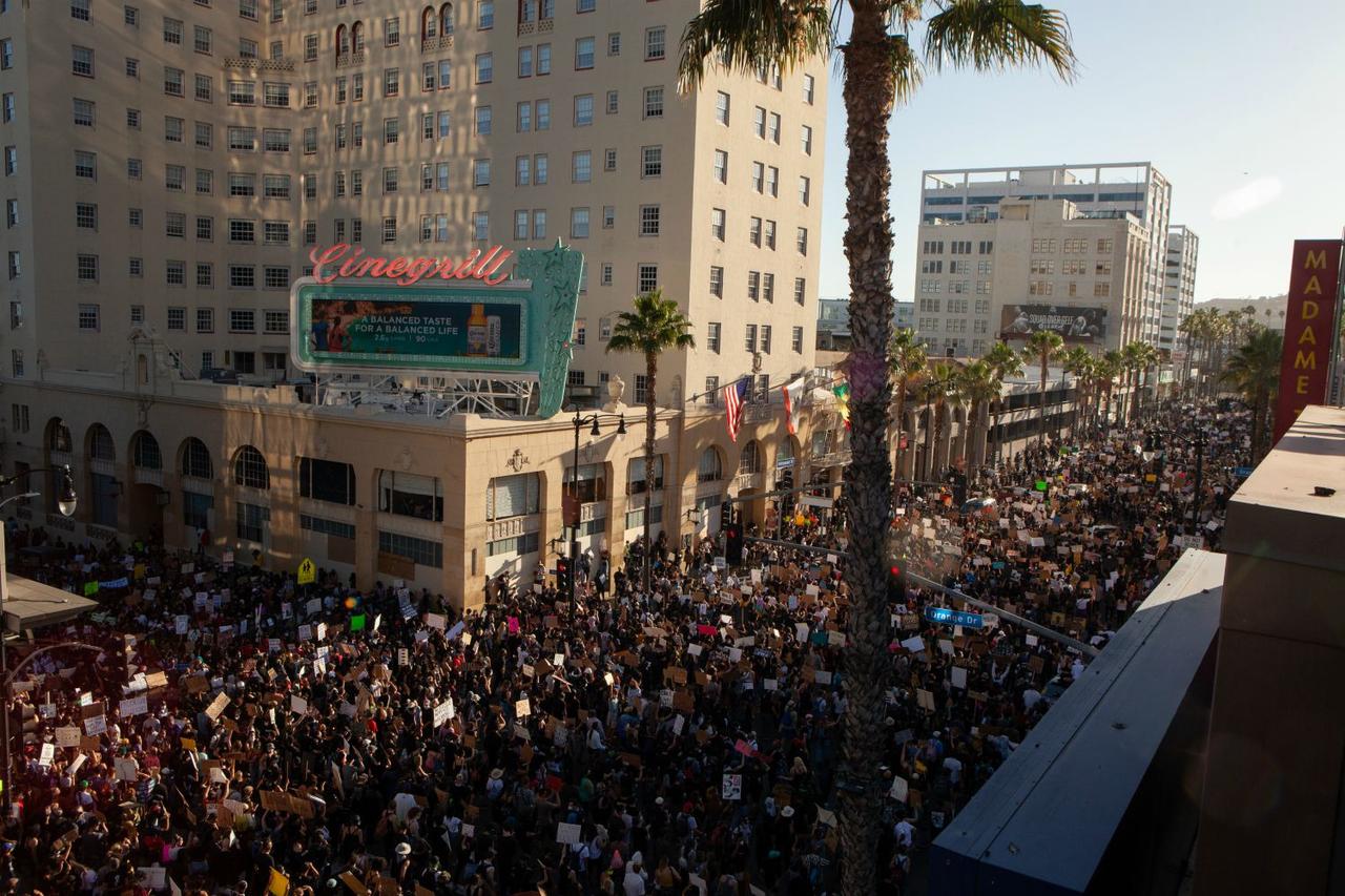 Hollywood Senaristleri LA'da Protesto