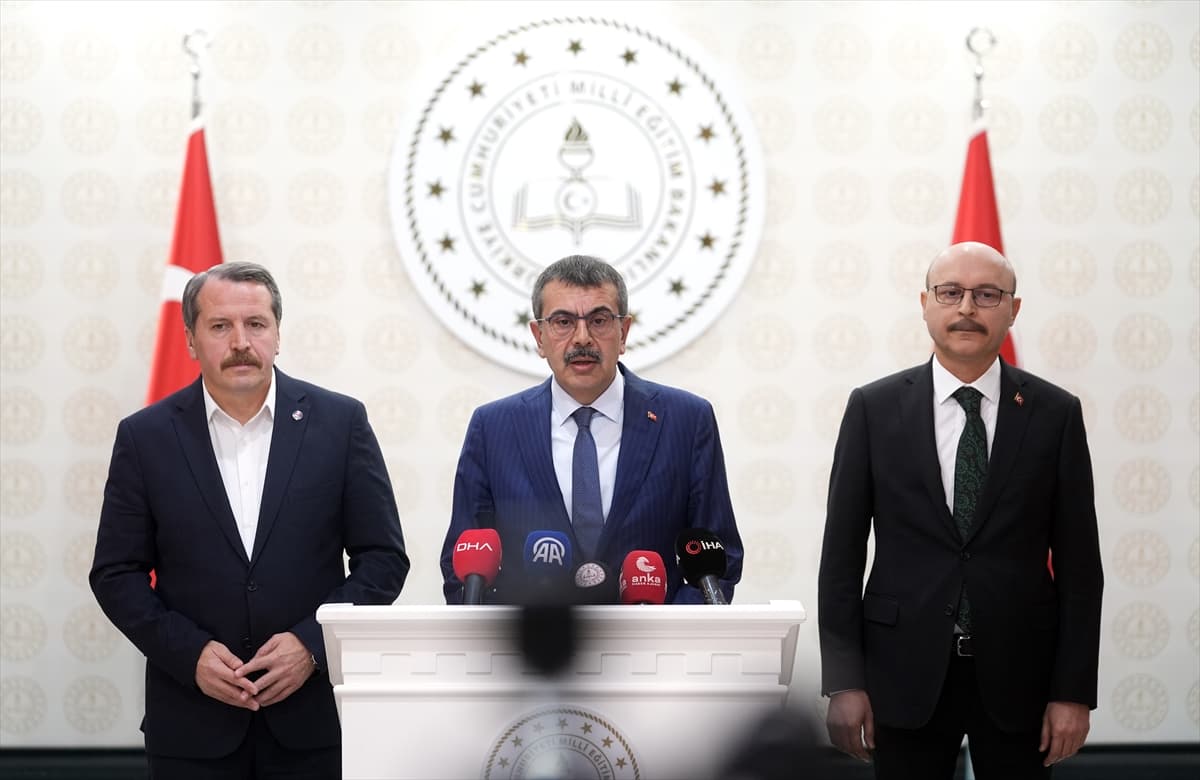Bakan Tekin, eğitimcilere saldırılarla ilgili açıklama yaptı