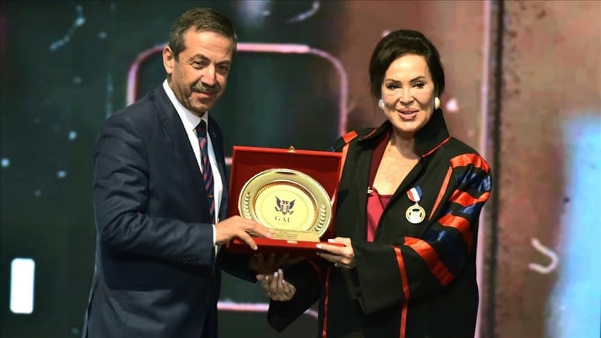 Türkan Şoray, Kıbrıs'ta "fahri doktora" ünvanı aldı