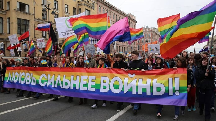 Rusya’da LGBT ve cinsiyet değiştirmeyi teşvik etmek yasaklandı