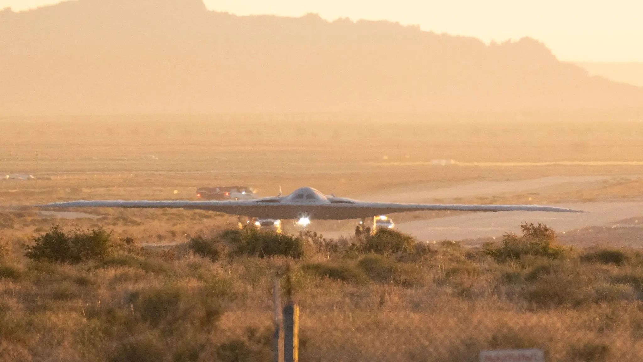ABD'nin yeni bombardıman uçağı B-21 Raider'ın ilk uçuşunda öne çıkanlar&nbsp;