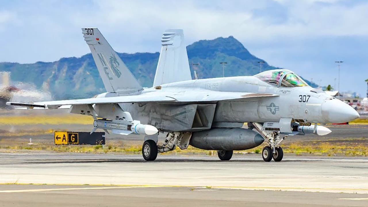 Amerikan savaş uçaklarına yeni uzun menzilli füze: NAIM-174B