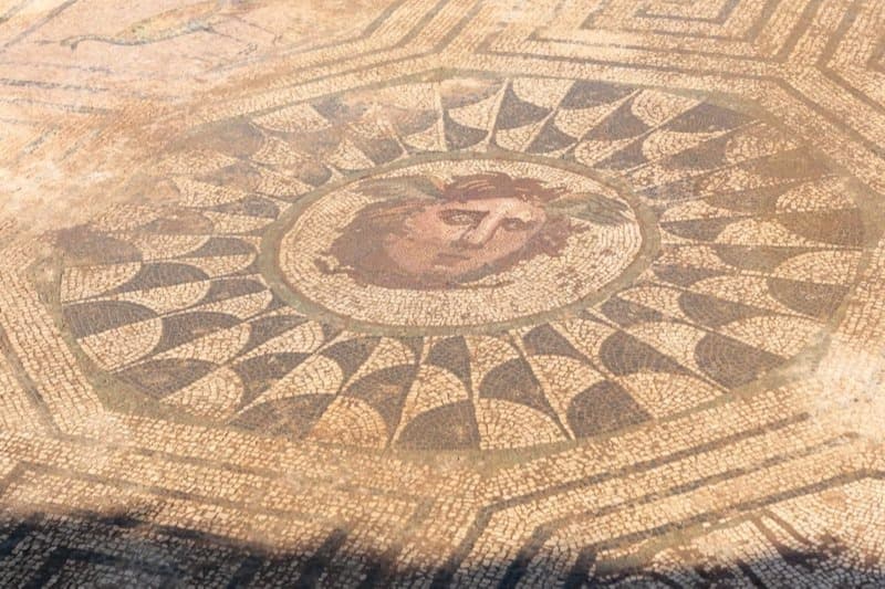 İspanya’daki Roma villasında Medusalı mozaik taban bulundu