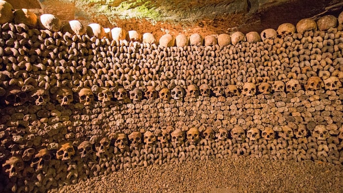 Ölüler şehri Paris: Yeraltı mezarlarında gömülü 6 milyon iskelet inceleniyor