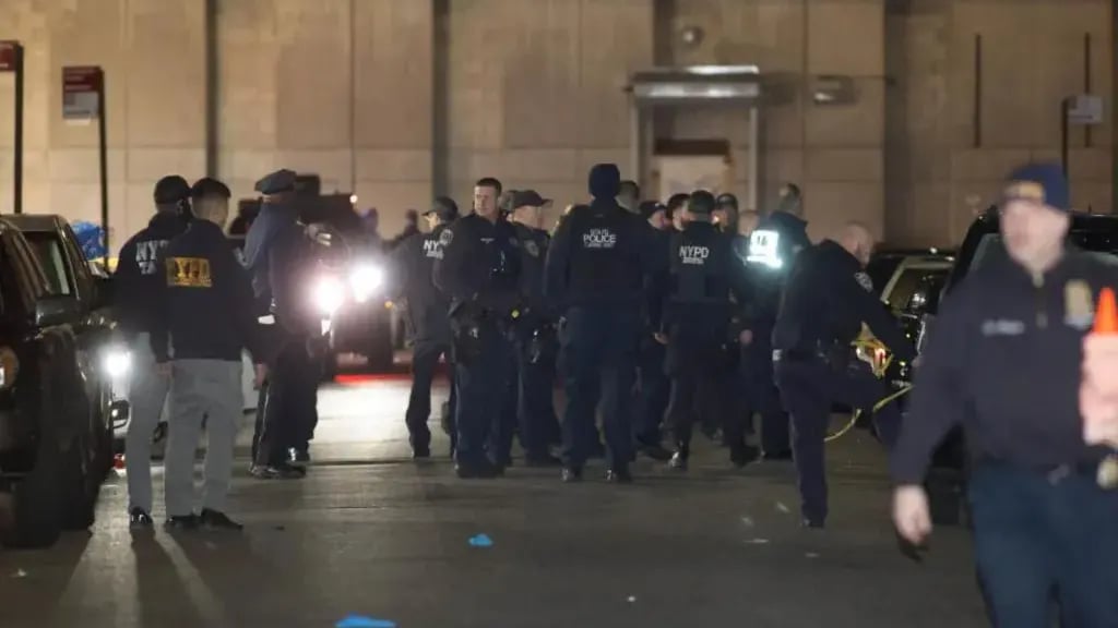 ABD’de gece kulübüne saldırı sonrası polis geniş güvenlik önlemleri aldı.