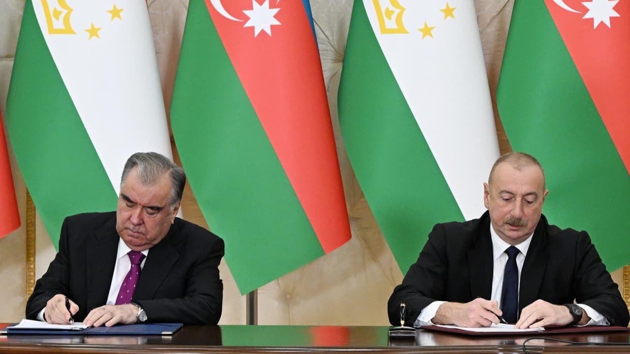 Azerbaycan ve Tacikistan Stratejik Ortaklık İmzaladı