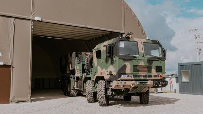 Polonya topçu tugayı ilk Homar-K çoklu roket sistemini teslim aldı